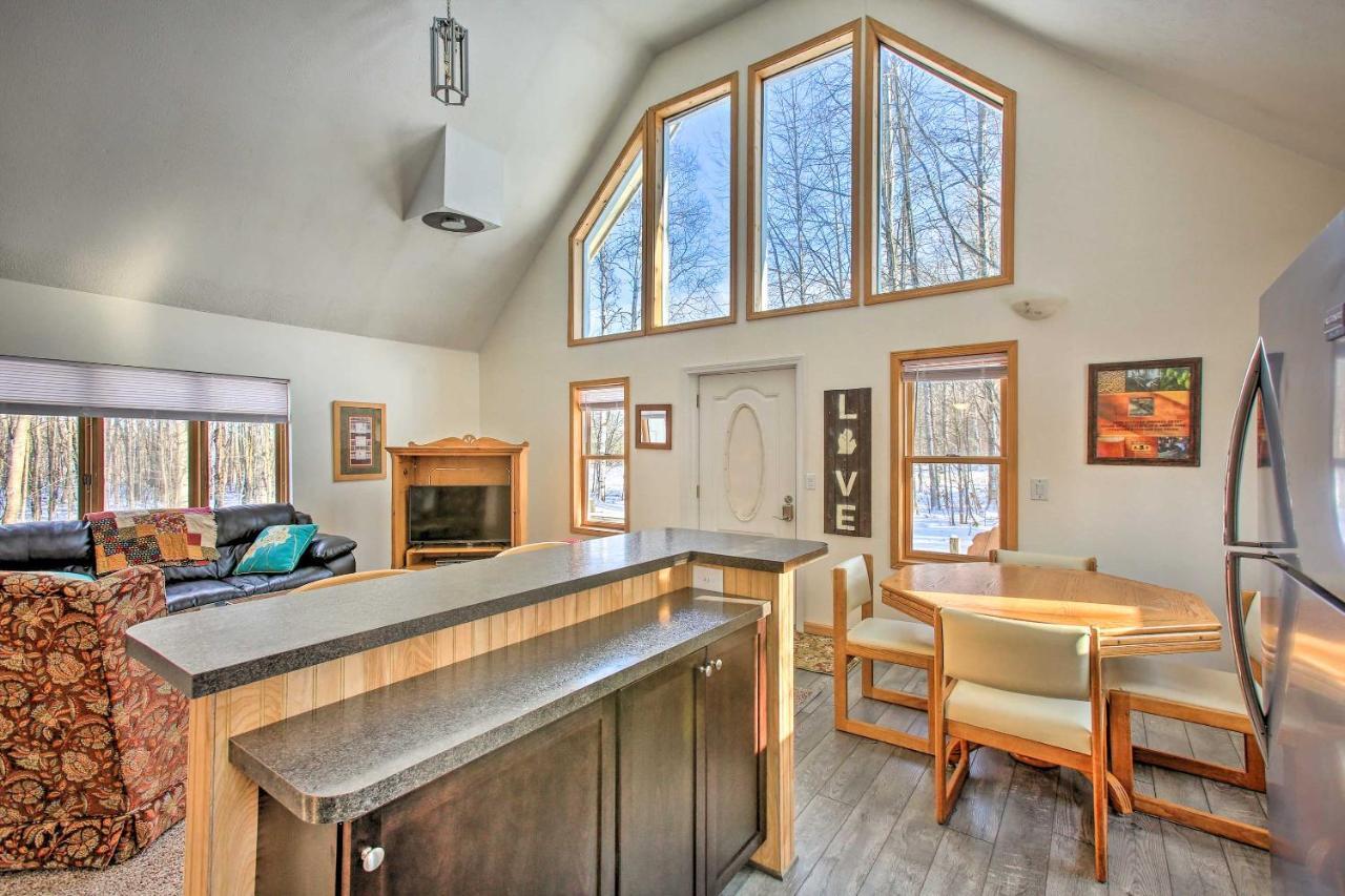 Lakes Of The North Home On Snowmobile And Atv Trail! Mancelona Bagian luar foto