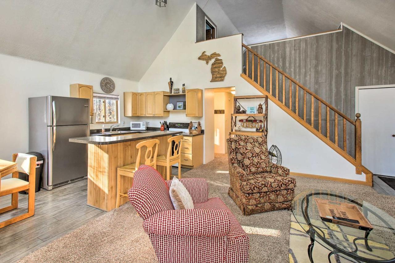 Lakes Of The North Home On Snowmobile And Atv Trail! Mancelona Bagian luar foto