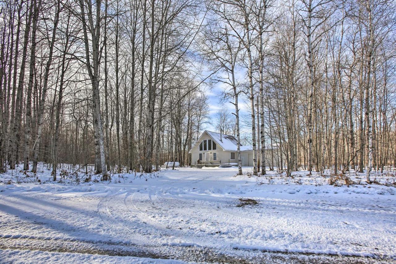 Lakes Of The North Home On Snowmobile And Atv Trail! Mancelona Bagian luar foto