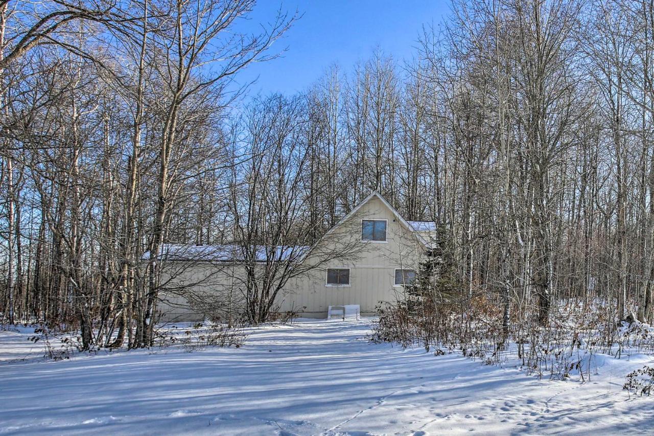 Lakes Of The North Home On Snowmobile And Atv Trail! Mancelona Bagian luar foto